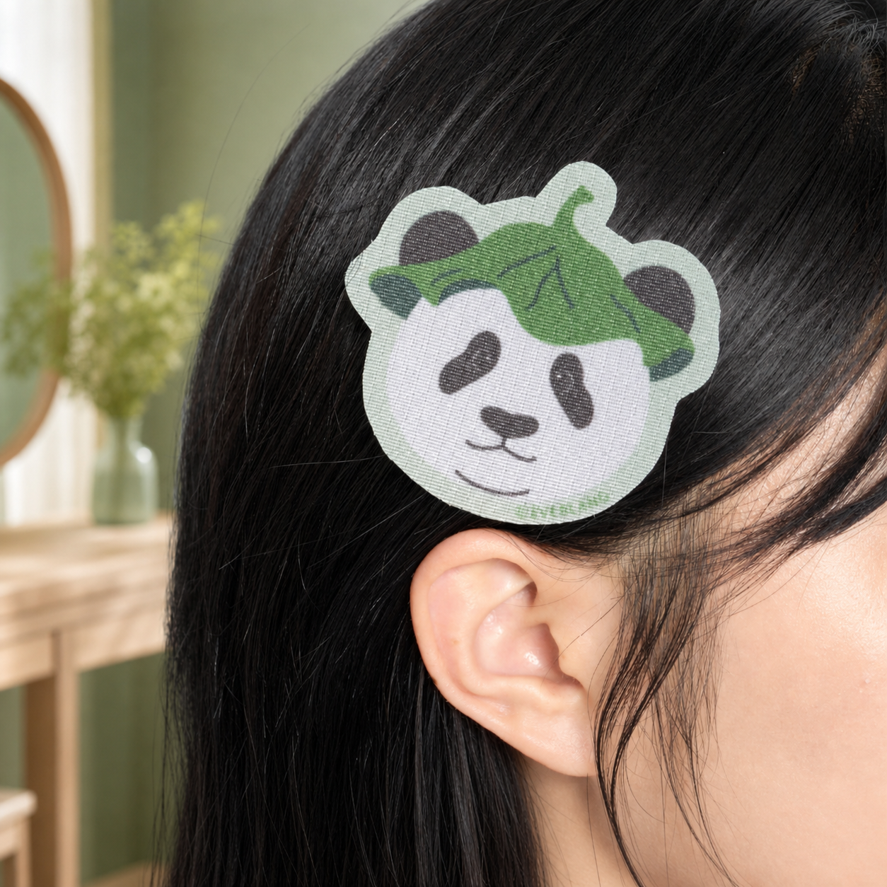 綠葉帽熊貓碎髮固定貼 使用示意